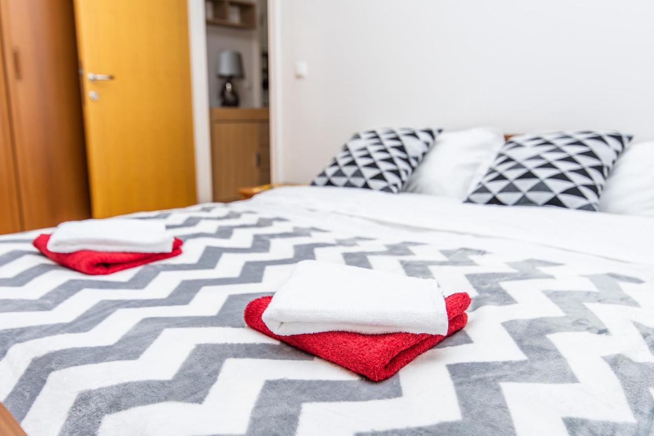 Modern 2Bdr Apartment In The Center- Free Parking SJJ Exteriör bild